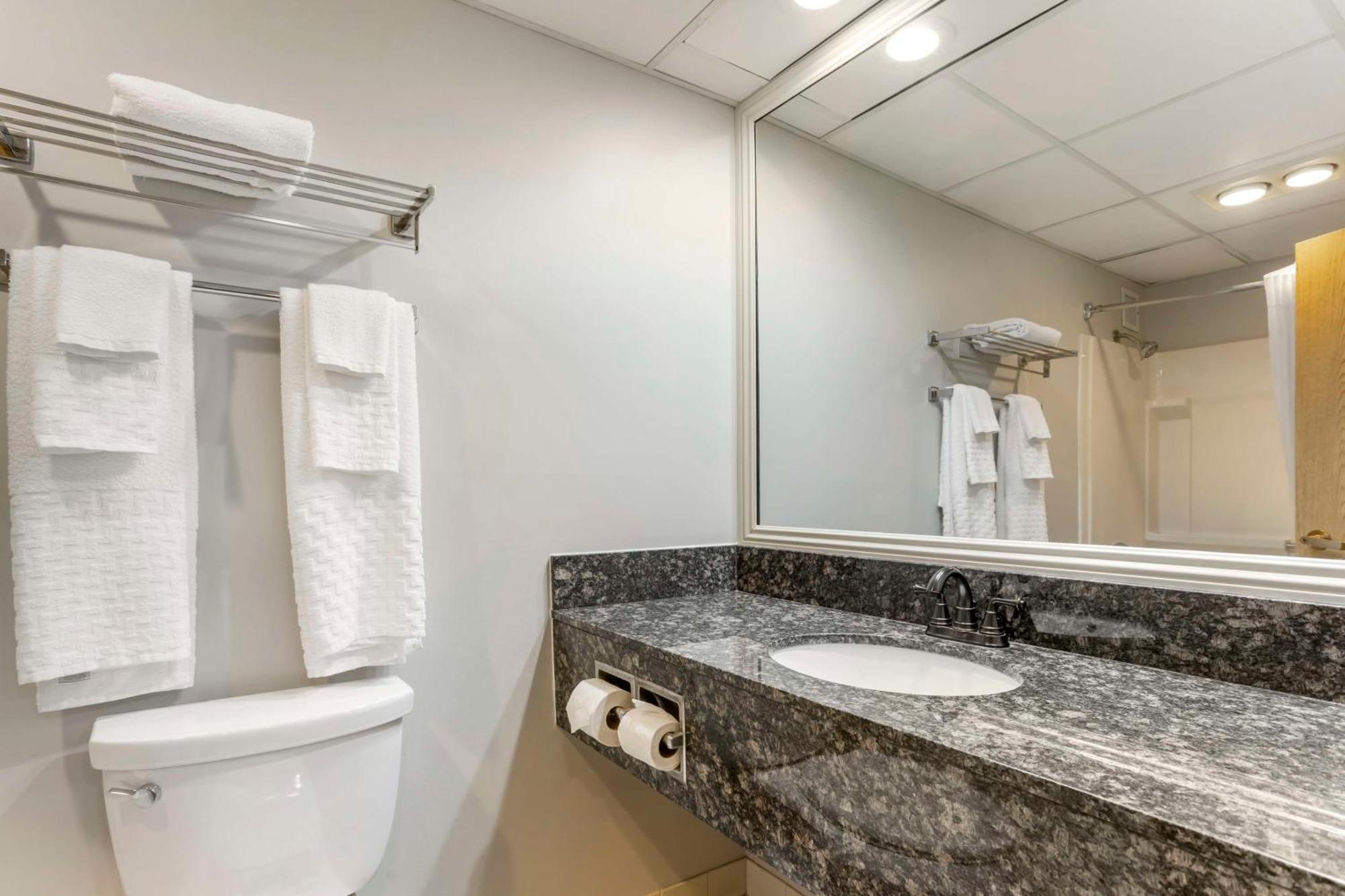 Hotel Western Danbury/bethel 3*