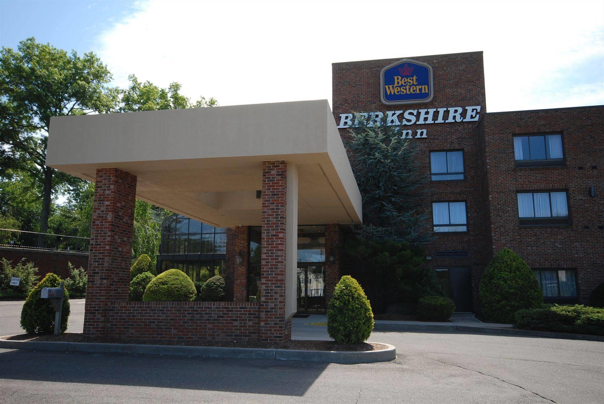Hotel Western Danbury/bethel 3*